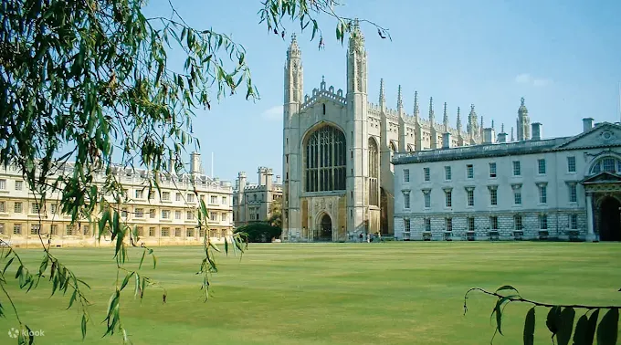 The River Cam, King’s College Chapel, and students cycling in Cambridge